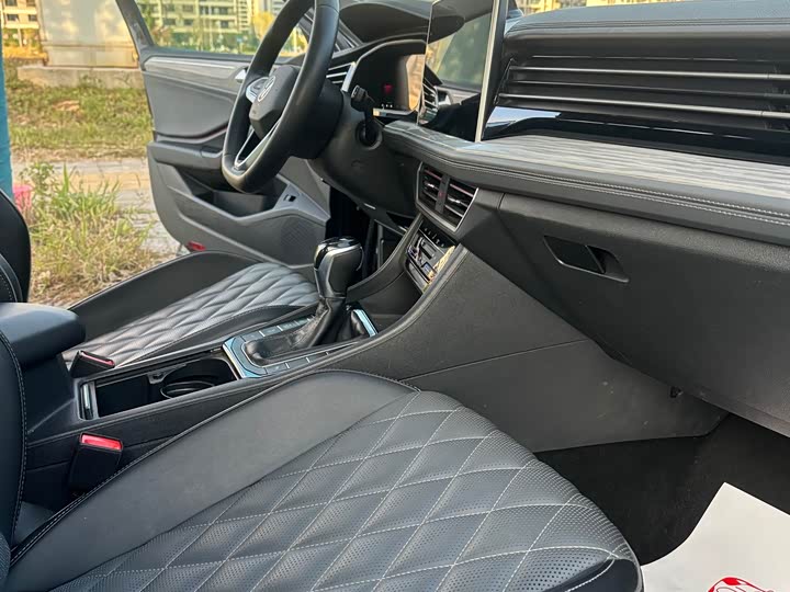 Фото 10 - Volkswagen Sagitar L