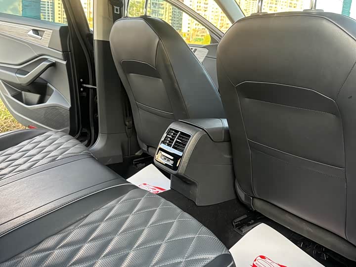 Фото 12 - Volkswagen Sagitar L