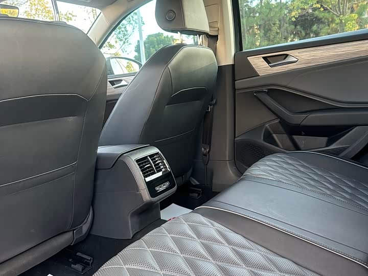 Фото 9 - Volkswagen Sagitar L