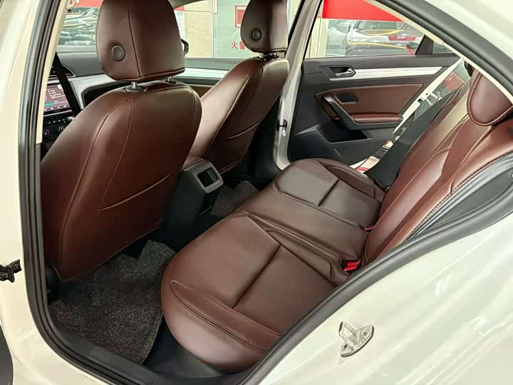 Фото 8 - Volkswagen Lamando L