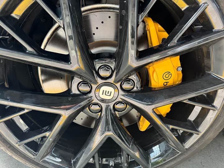 Фото 10 - Xiaomi SU7