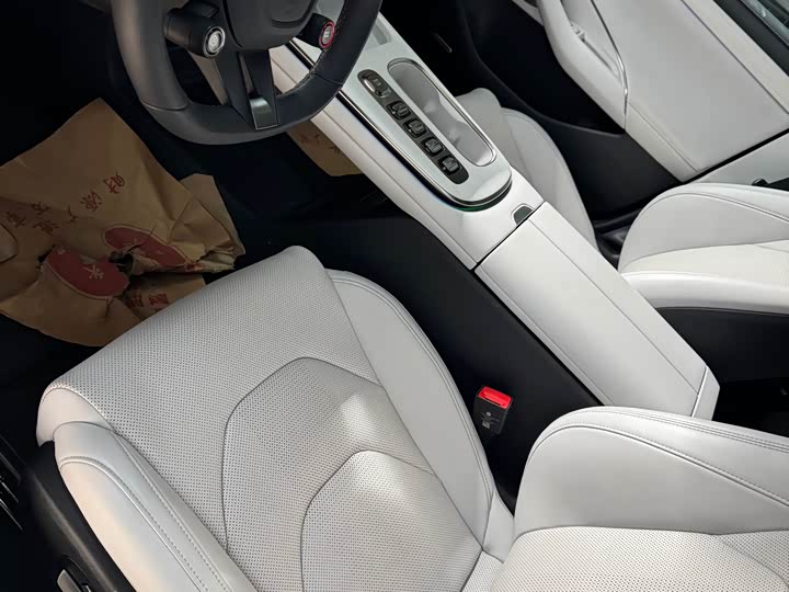 Фото 9 - Xiaomi SU7