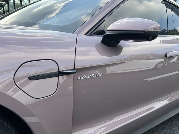 Фото 11 - Porsche Taycan