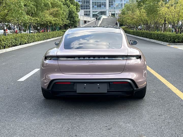 Фото 12 - Porsche Taycan