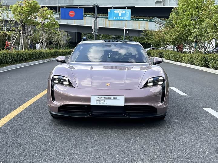 Фото 2 - Porsche Taycan