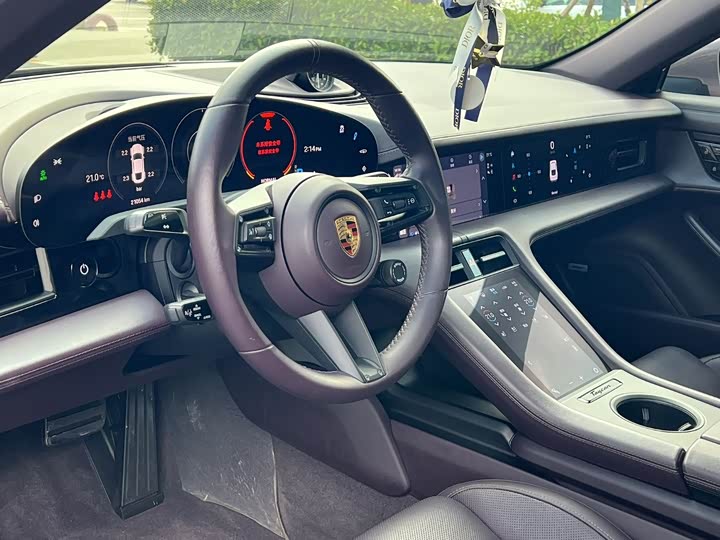 Фото 4 - Porsche Taycan