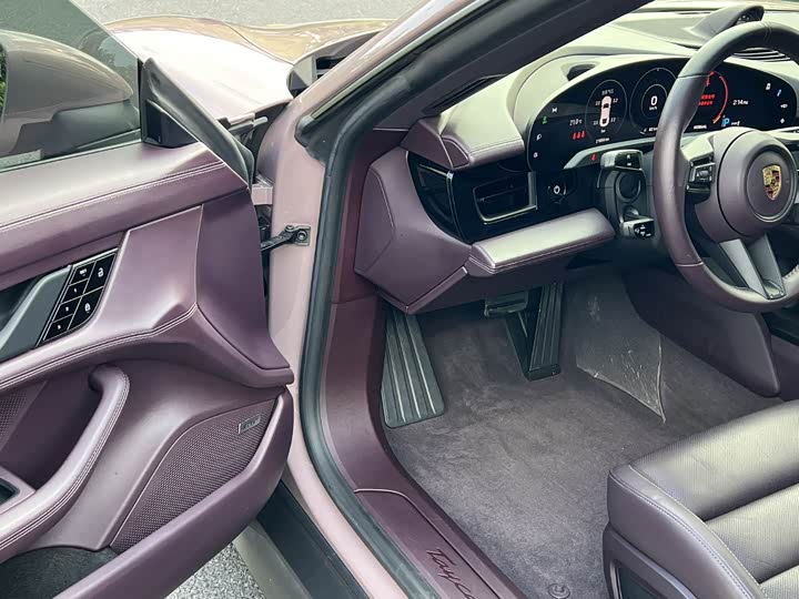 Фото 5 - Porsche Taycan