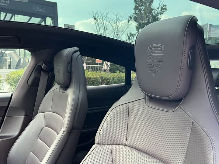 Фото 7 - Porsche Taycan