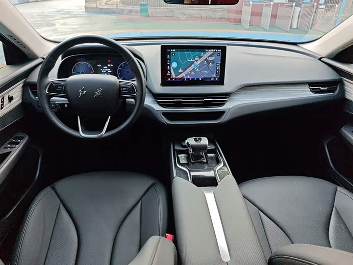 Фото 10 - Hongqi E-QM5