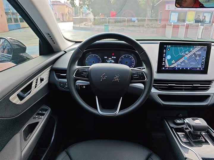 Фото 11 - Hongqi E-QM5