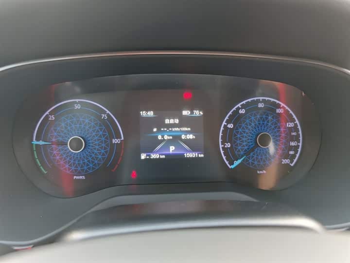 Фото 12 - Hongqi E-QM5