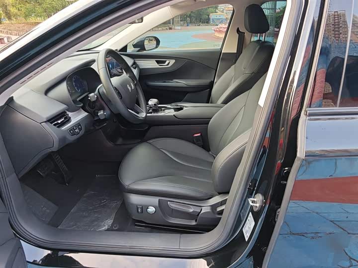 Фото 15 - Hongqi E-QM5