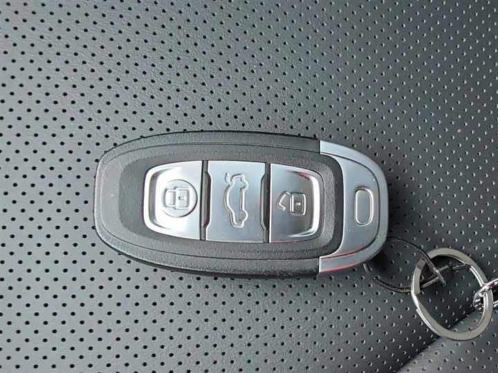 Фото 9 - Hongqi E-QM5