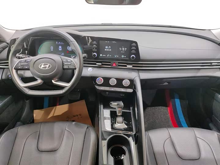 Фото 12 - Hyundai Elantra N line