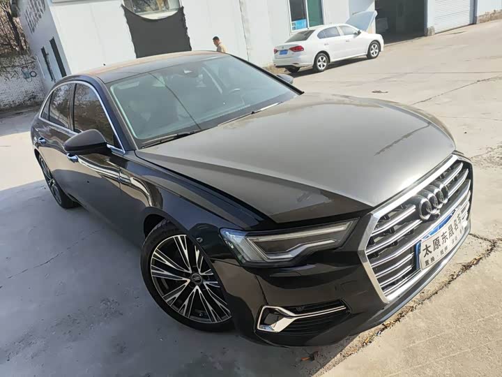 Фото 5 - Audi A6L