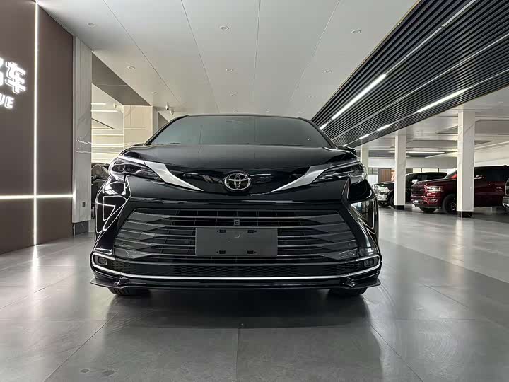 Фото 2 - Toyota Sienna