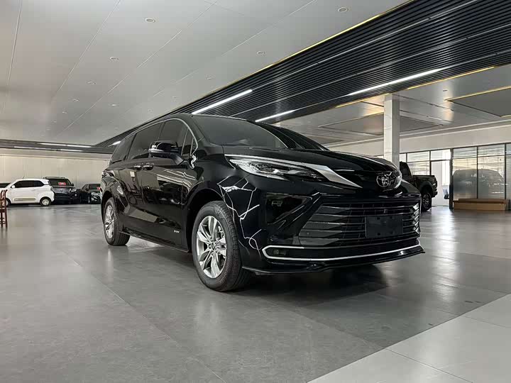 Фото 3 - Toyota Sienna