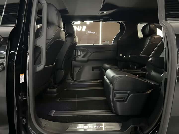 Фото 5 - Toyota Sienna