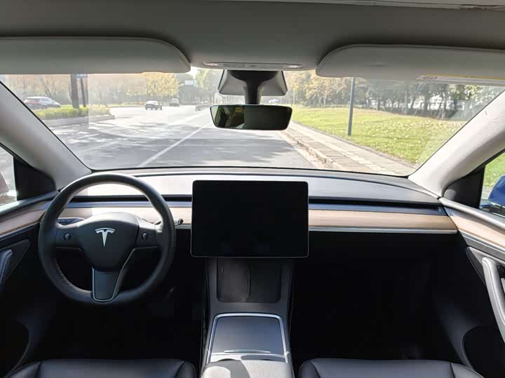 Фото 8 - Tesla Model Y