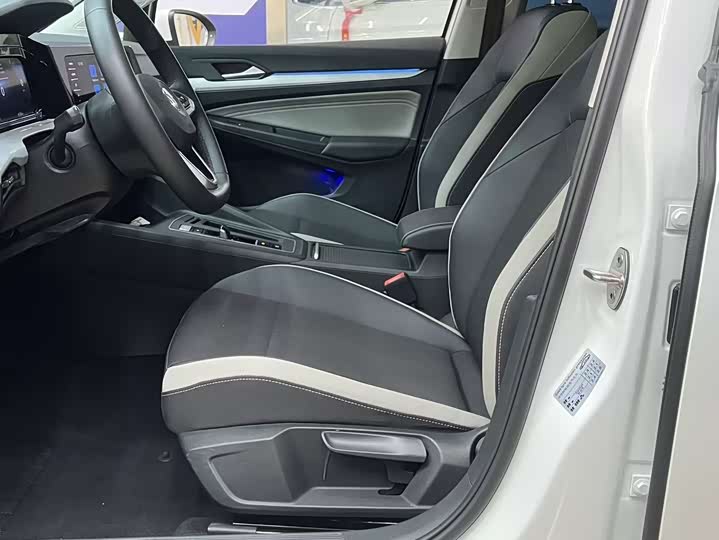 Фото 12 - Volkswagen Golf