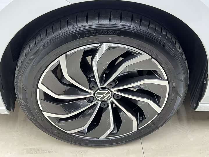 Фото 16 - Volkswagen Golf