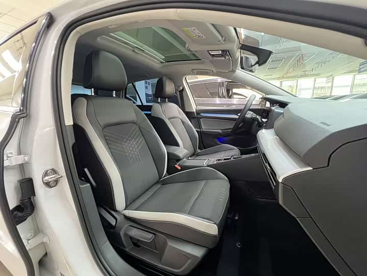 Фото 17 - Volkswagen Golf