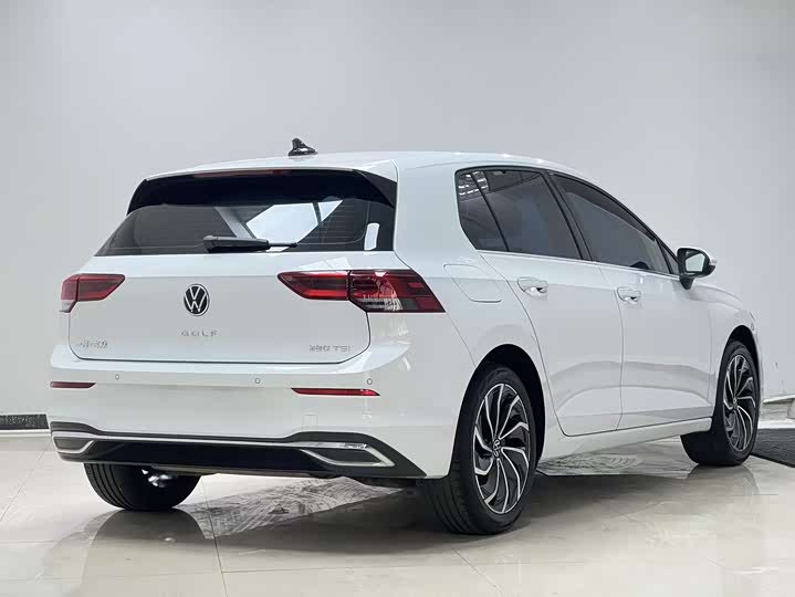 Фото 5 - Volkswagen Golf