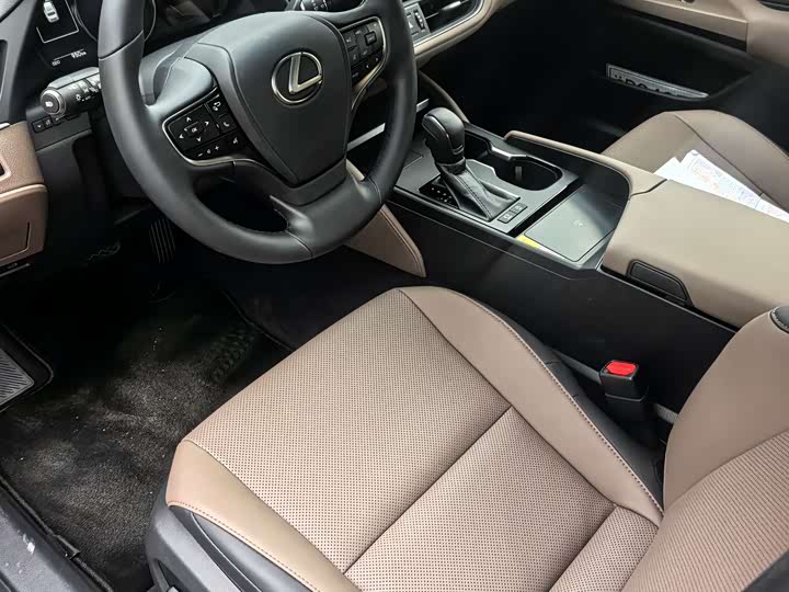 Фото 5 - Lexus ES