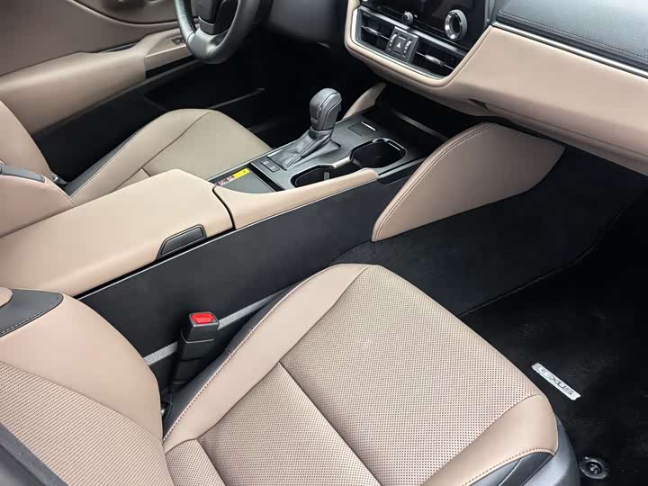 Фото 6 - Lexus ES