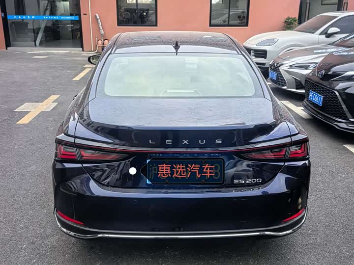 Фото 9 - Lexus ES