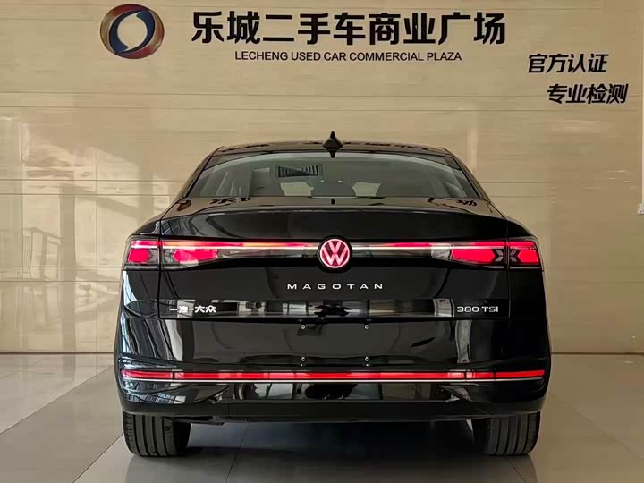 Фото 18 - Volkswagen Magotan