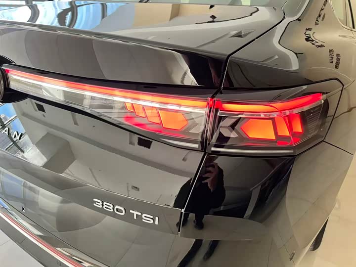 Фото 19 - Volkswagen Magotan