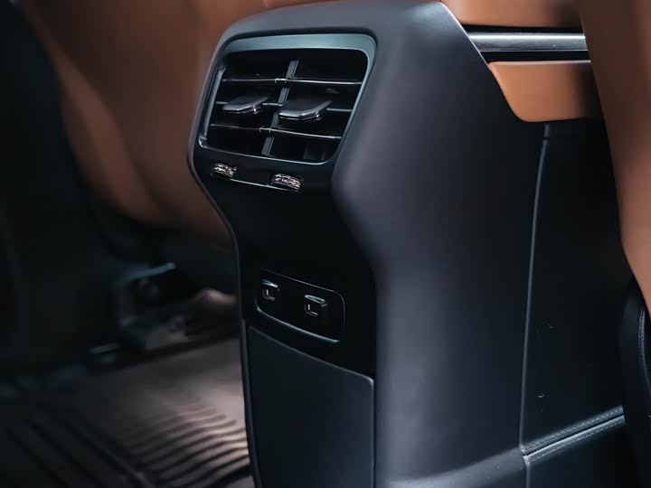 Фото 19 - Nio EC6