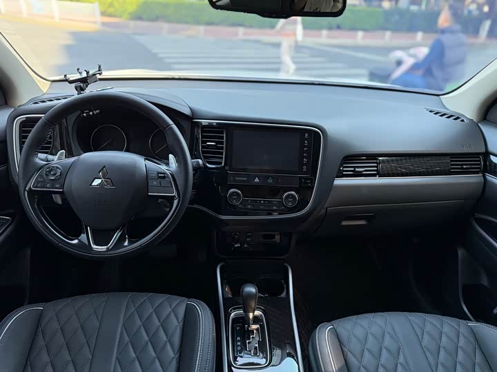 Фото 5 - Mitsubishi Outlander