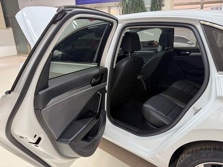 Фото 17 - Volkswagen Sagitar L