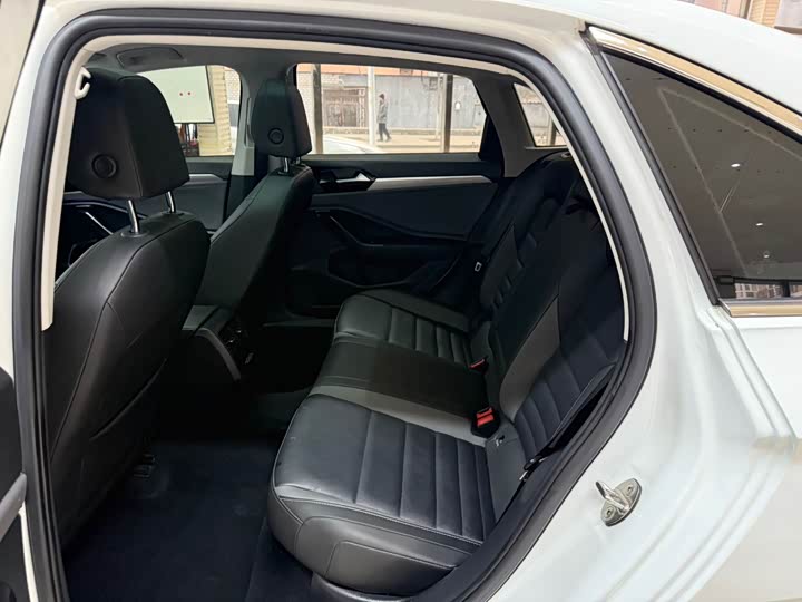 Фото 18 - Volkswagen Sagitar L