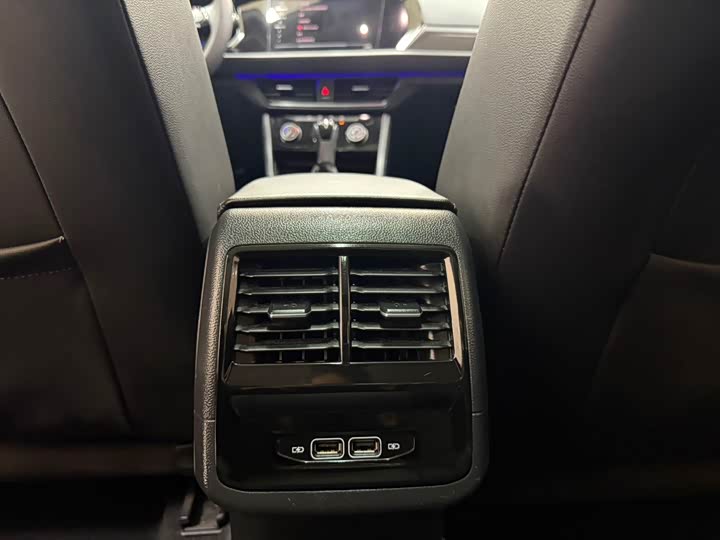 Фото 19 - Volkswagen Sagitar L