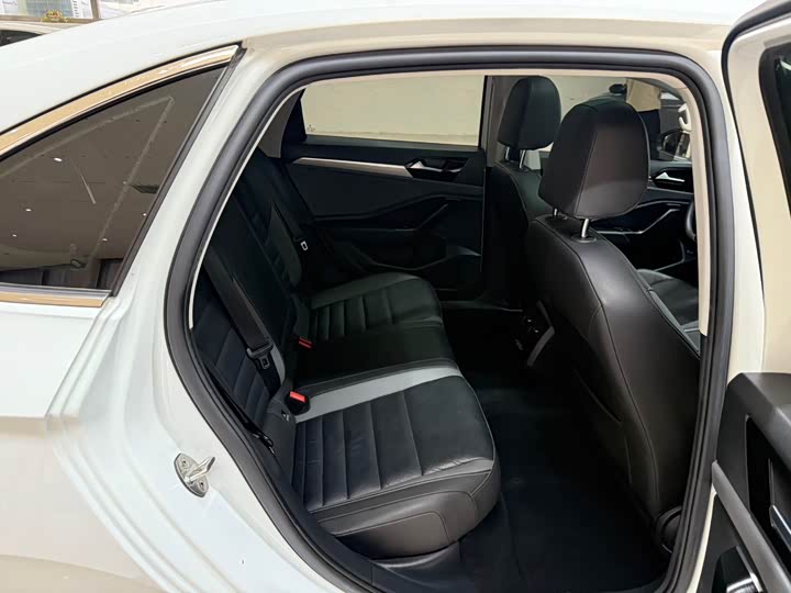 Фото 22 - Volkswagen Sagitar L