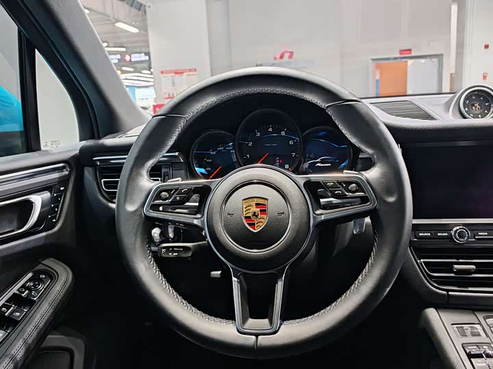 Фото 19 - Porsche Macan