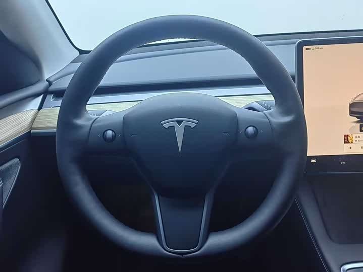 Фото 16 - Tesla Model Y