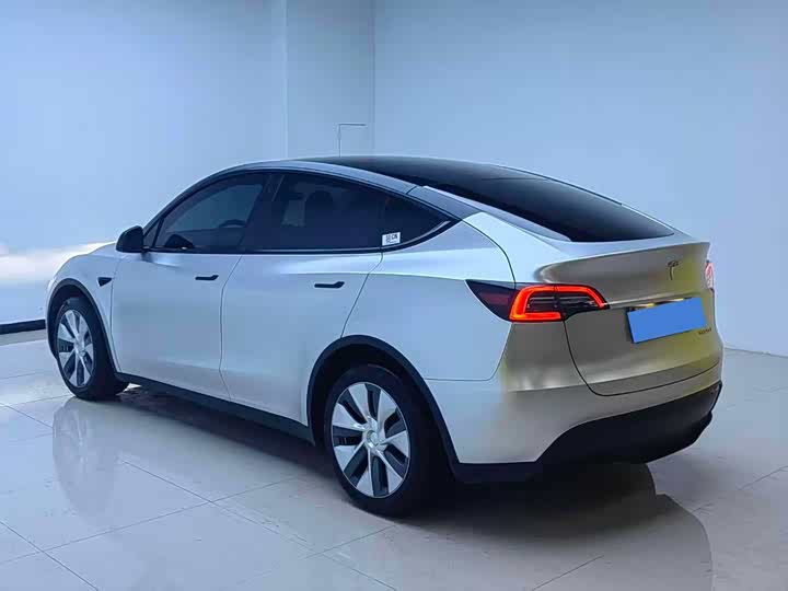 Фото 18 - Tesla Model Y