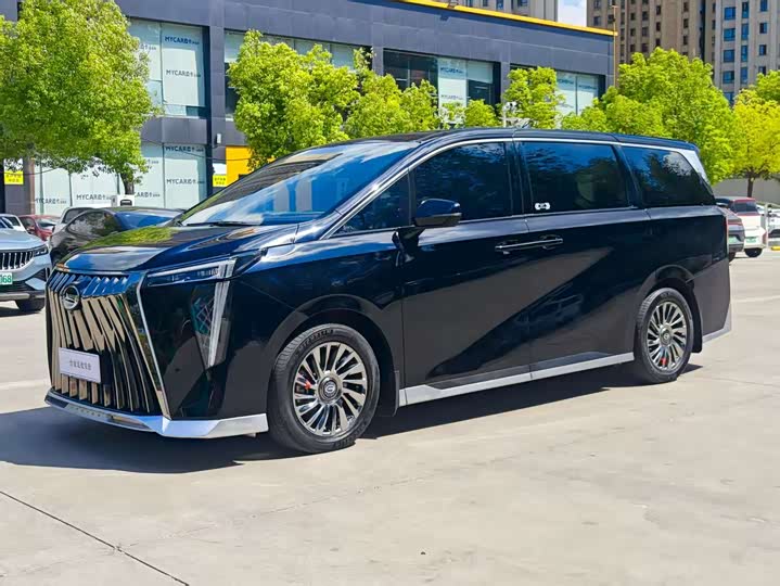 Фото 1 - GAC Trumpchi M8