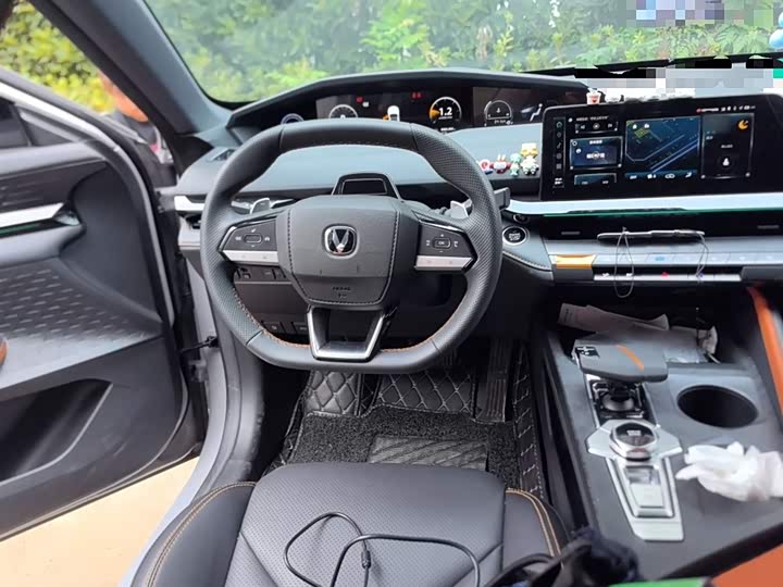 Фото 3 - Changan UNI-V