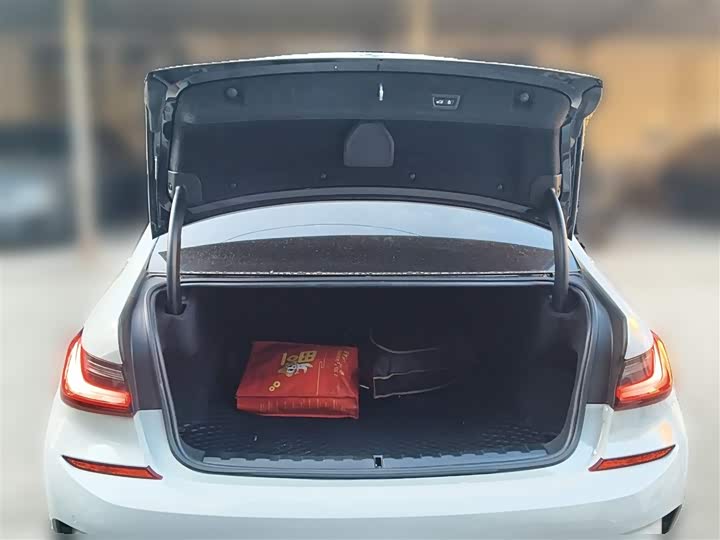 Фото 10 - BMW 3 Series