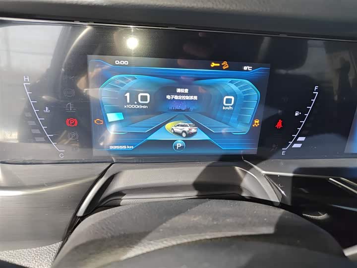 Фото 12 - Bestune T77