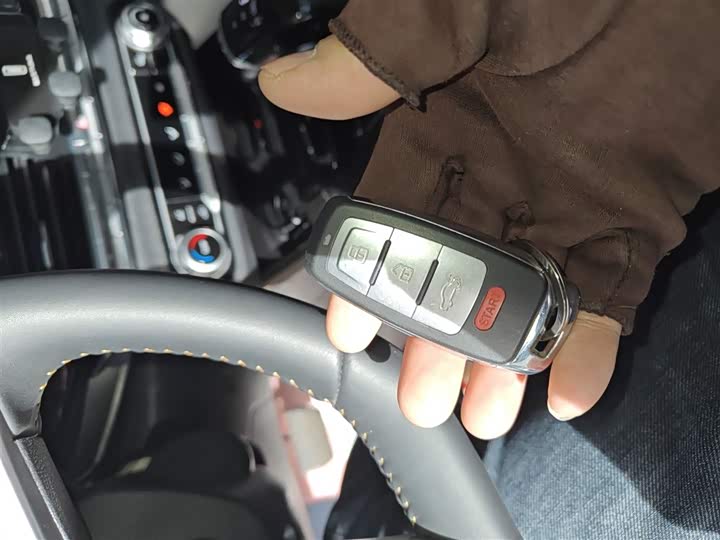 Фото 9 - Bestune T77