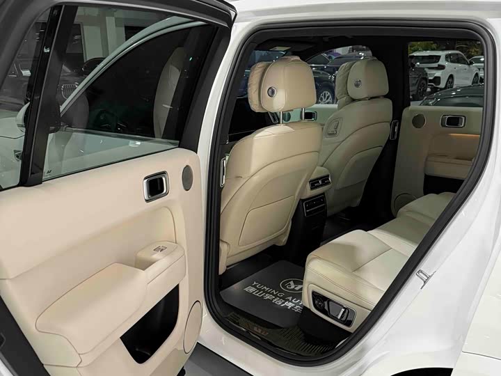 Фото 10 - LiXiang L7