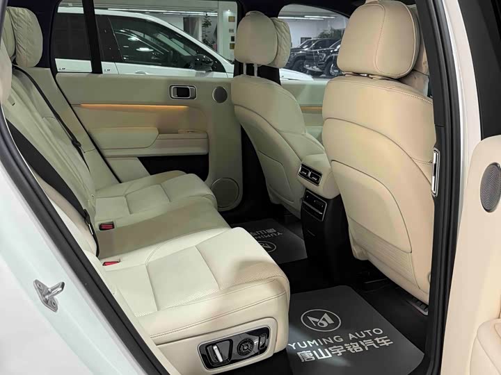 Фото 16 - LiXiang L7