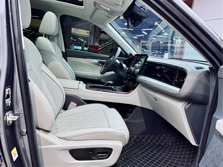 Фото 19 - GAC Trumpchi GS8