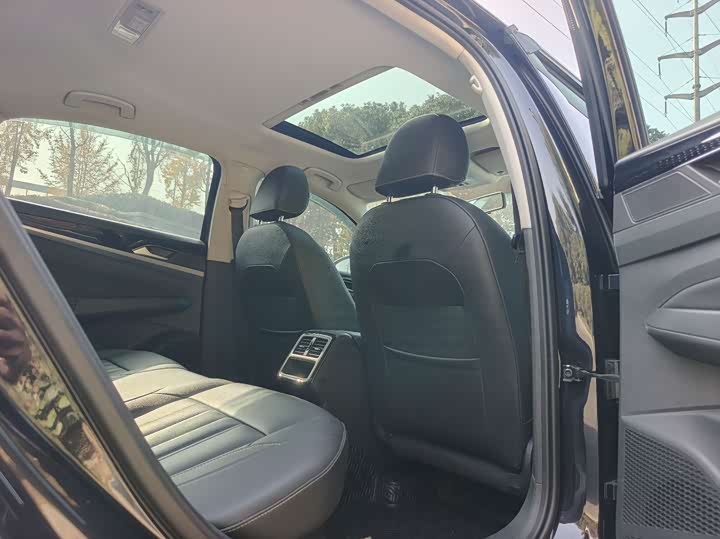 Фото 9 - Volkswagen Passat